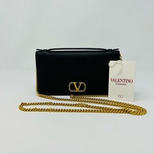 NWT Valentino Garavani Vlogo signature blk gainy calfskin wallet on chain